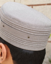 R032 -GRAYISH DOTTED WHITE